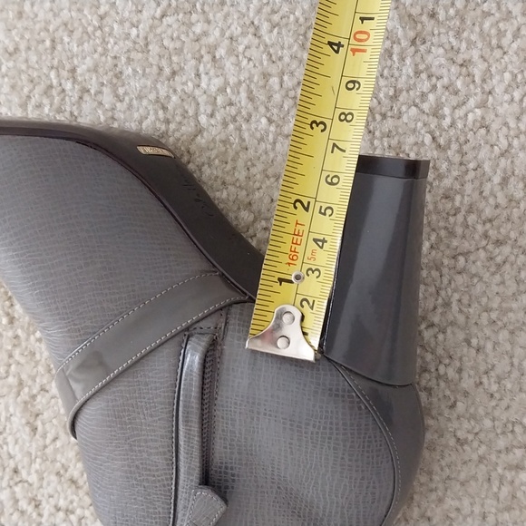 COLE HAAN GRAY LEATHER ANKLE BOOTS - Picture 10 of 11
